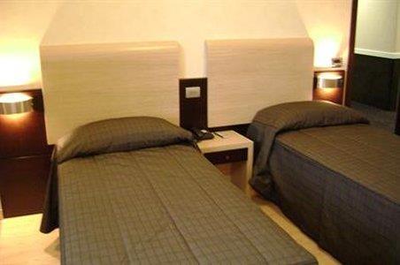 Eh Suites Rome Airport Euro House Hotels Фьюмичино Экстерьер фото