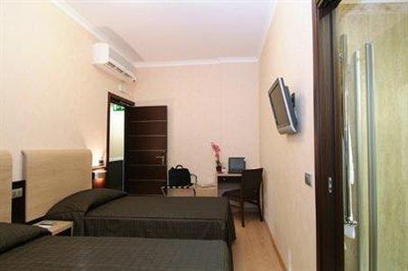 Eh Suites Rome Airport Euro House Hotels Фьюмичино Экстерьер фото