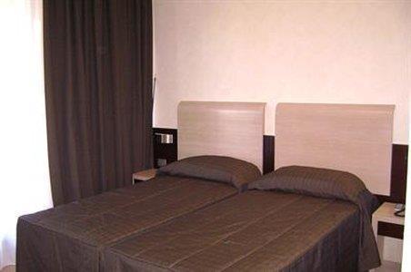 Eh Suites Rome Airport Euro House Hotels Фьюмичино Экстерьер фото