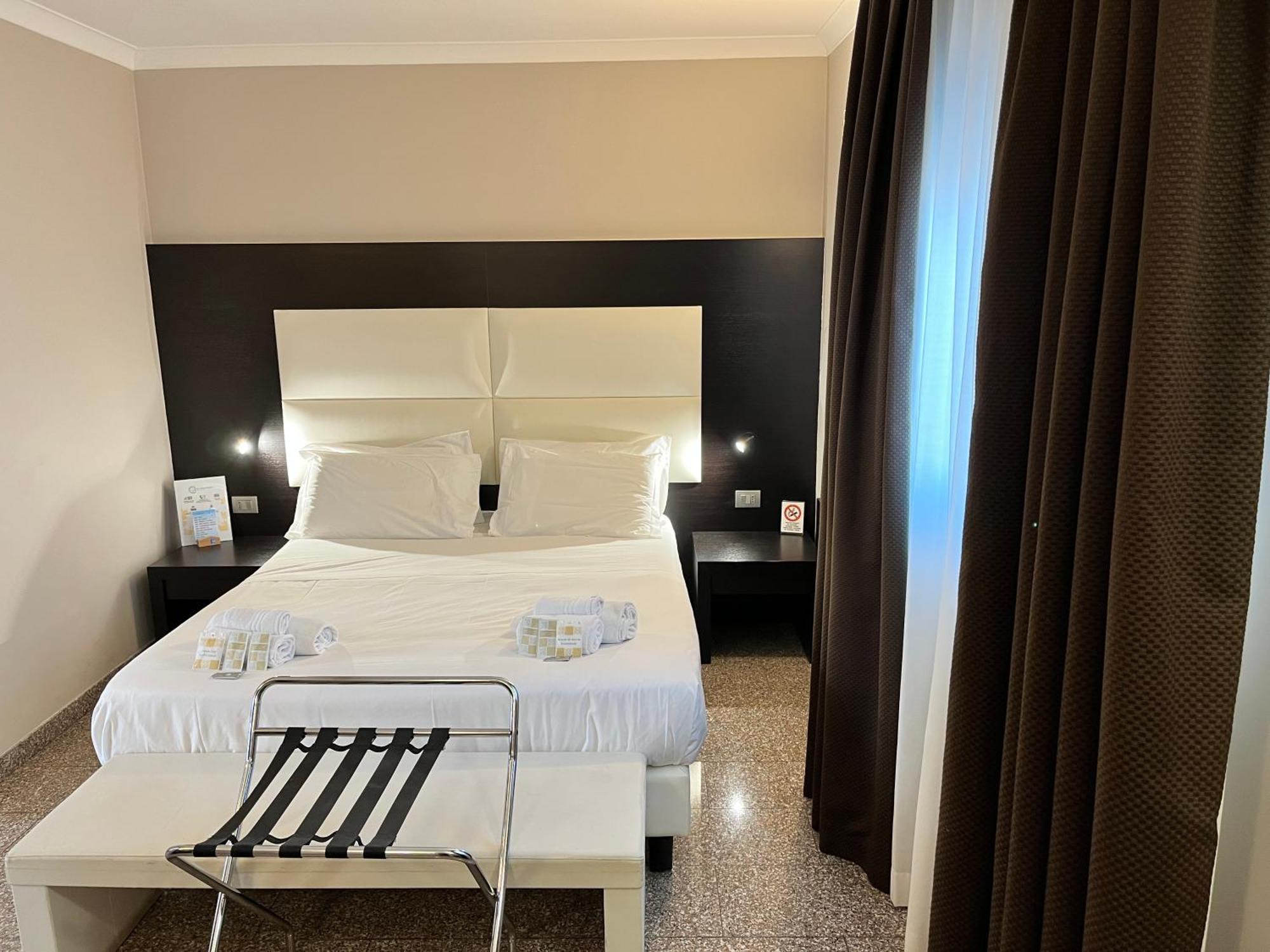 Eh Suites Rome Airport Euro House Hotels Фьюмичино Экстерьер фото