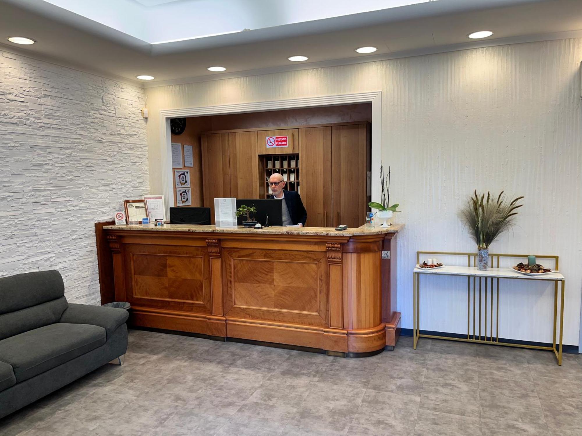 Eh Suites Rome Airport Euro House Hotels Фьюмичино Экстерьер фото