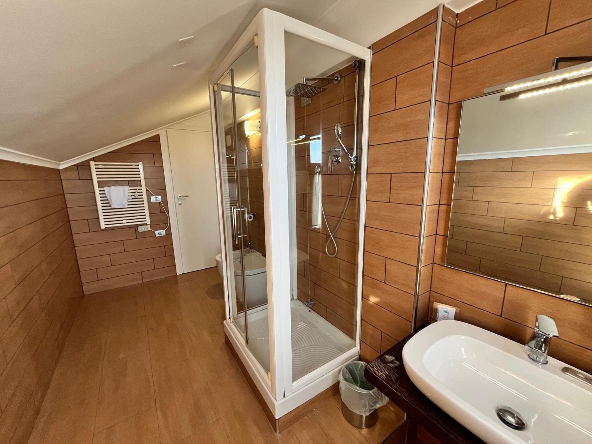 Eh Suites Rome Airport Euro House Hotels Фьюмичино Экстерьер фото