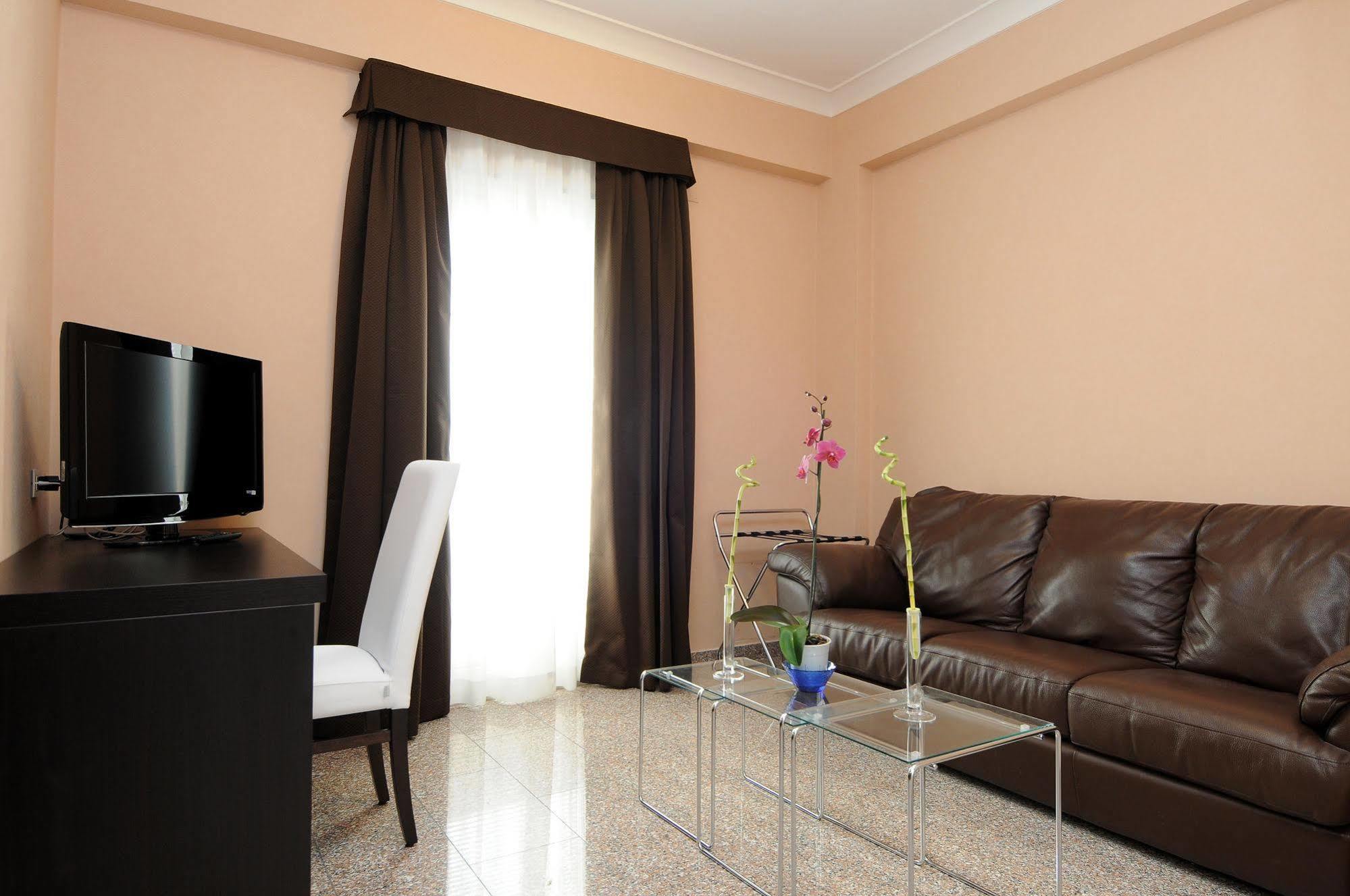 Eh Suites Rome Airport Euro House Hotels Фьюмичино Экстерьер фото