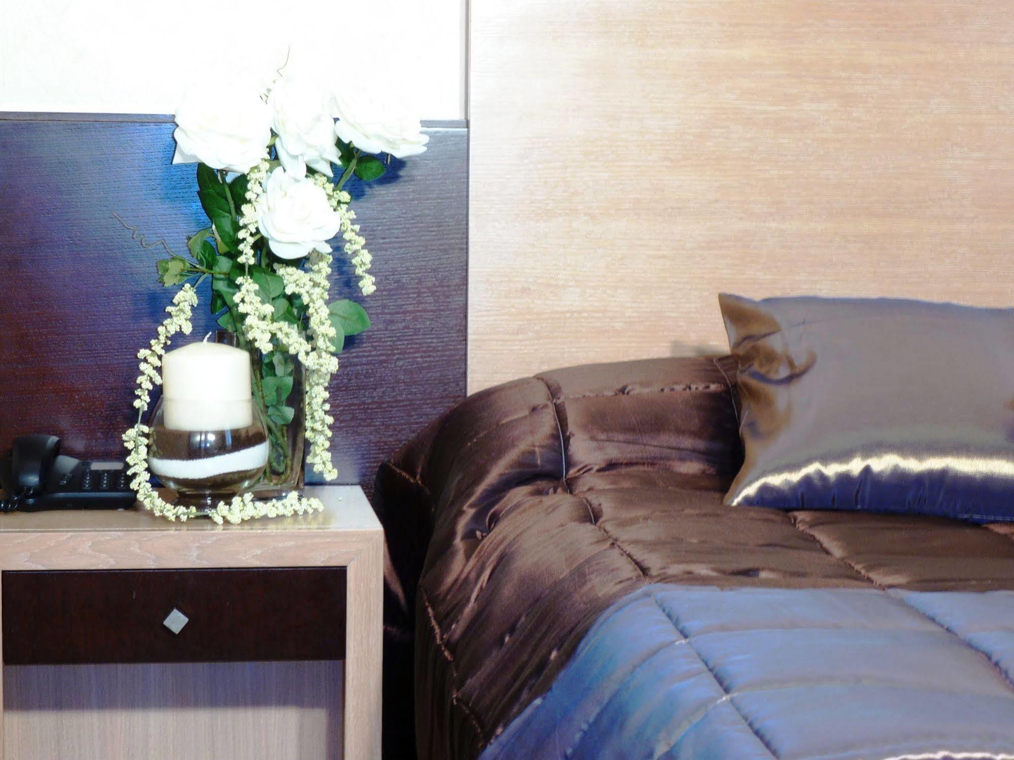 Eh Suites Rome Airport Euro House Hotels Фьюмичино Экстерьер фото
