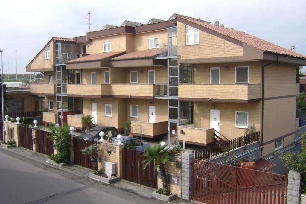 Eh Suites Rome Airport Euro House Hotels Фьюмичино Экстерьер фото